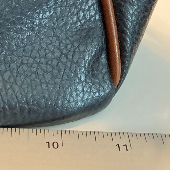 Like-new Oggi Domani green faux leather cross-body purse - Picture 6 of 15